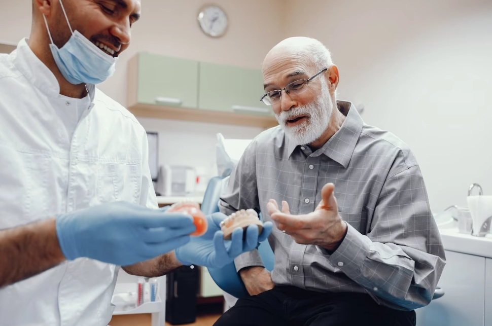 Cuidados Odontológicos para Pacientes com Doenças Crônicas: O Que Você Deve Saber